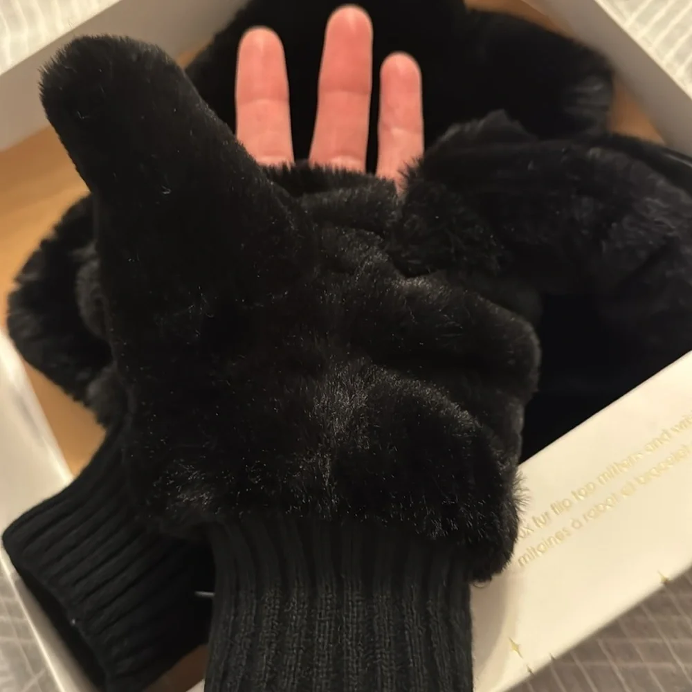 House of Harlow 1960 Faux Fur Mittens & Wristlet Bag Gift Set - Black